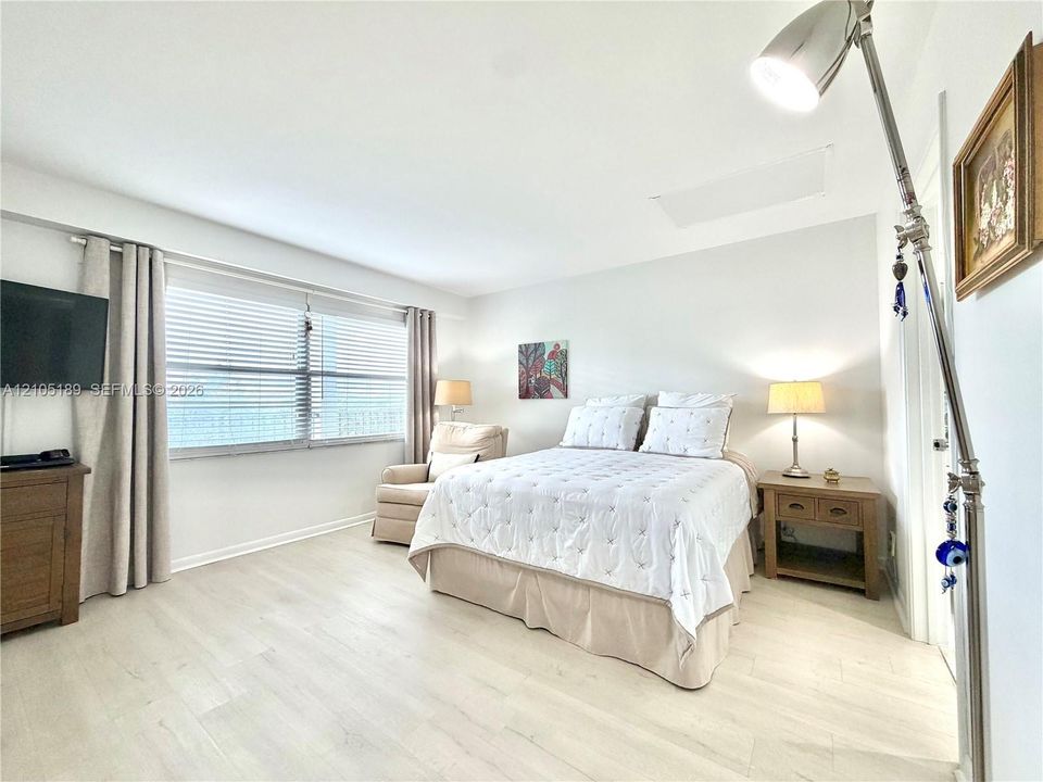 На продажу: $185,000 (1 спален, 1 ванн, 1045 Квадратных фут)