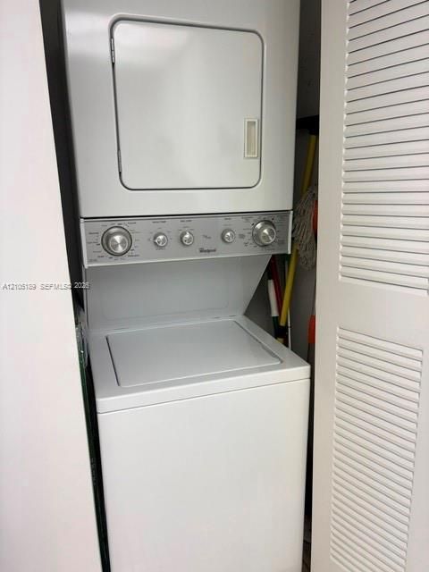На продажу: $185,000 (1 спален, 1 ванн, 1045 Квадратных фут)