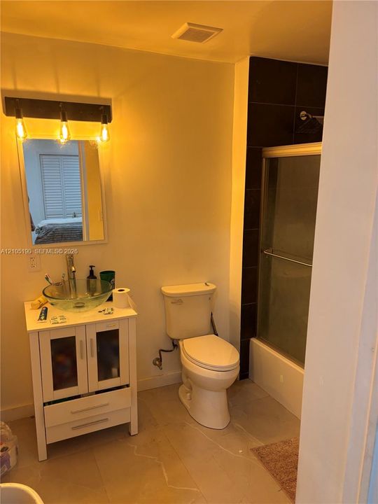 En Venta: $549,900 (3 camas, 2 baños, 1000 Pies cuadrados)