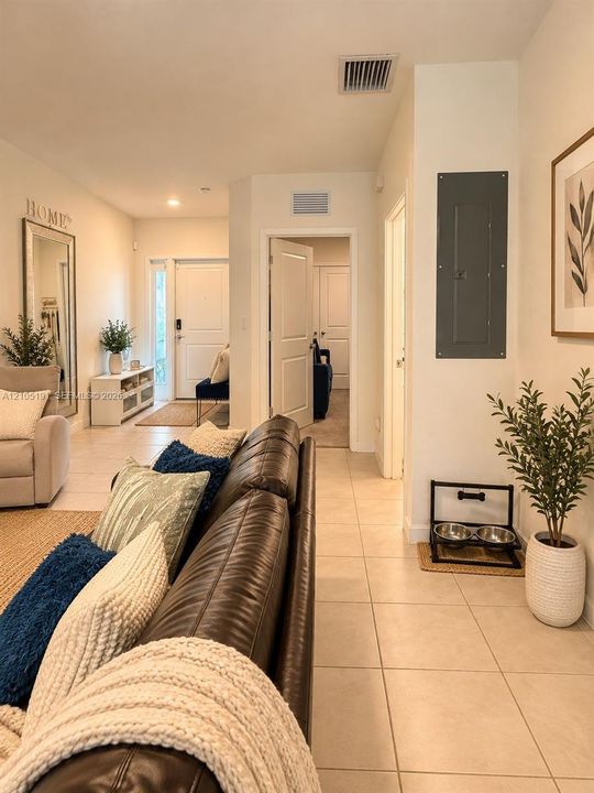 For Sale: $380,000 (3 beds, 3 baths, 1376 Square Feet)