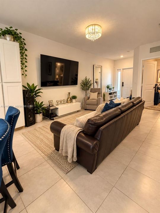 For Sale: $380,000 (3 beds, 3 baths, 1376 Square Feet)