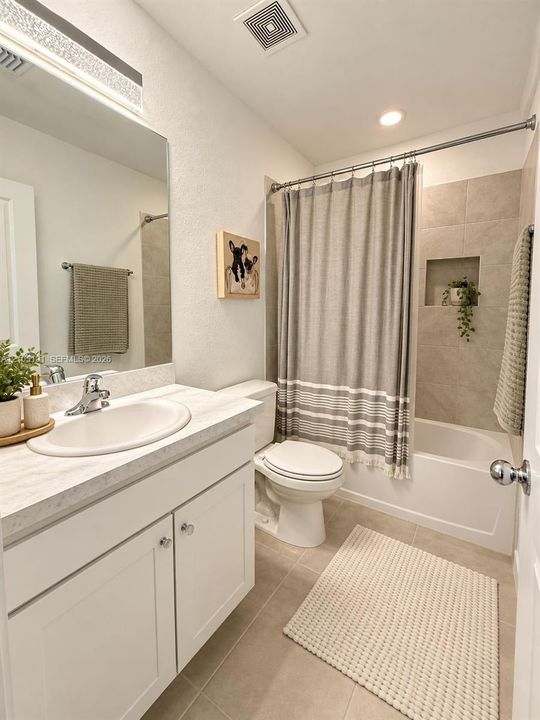 For Sale: $380,000 (3 beds, 3 baths, 1376 Square Feet)