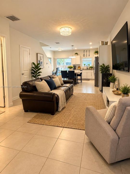 For Sale: $380,000 (3 beds, 3 baths, 1376 Square Feet)