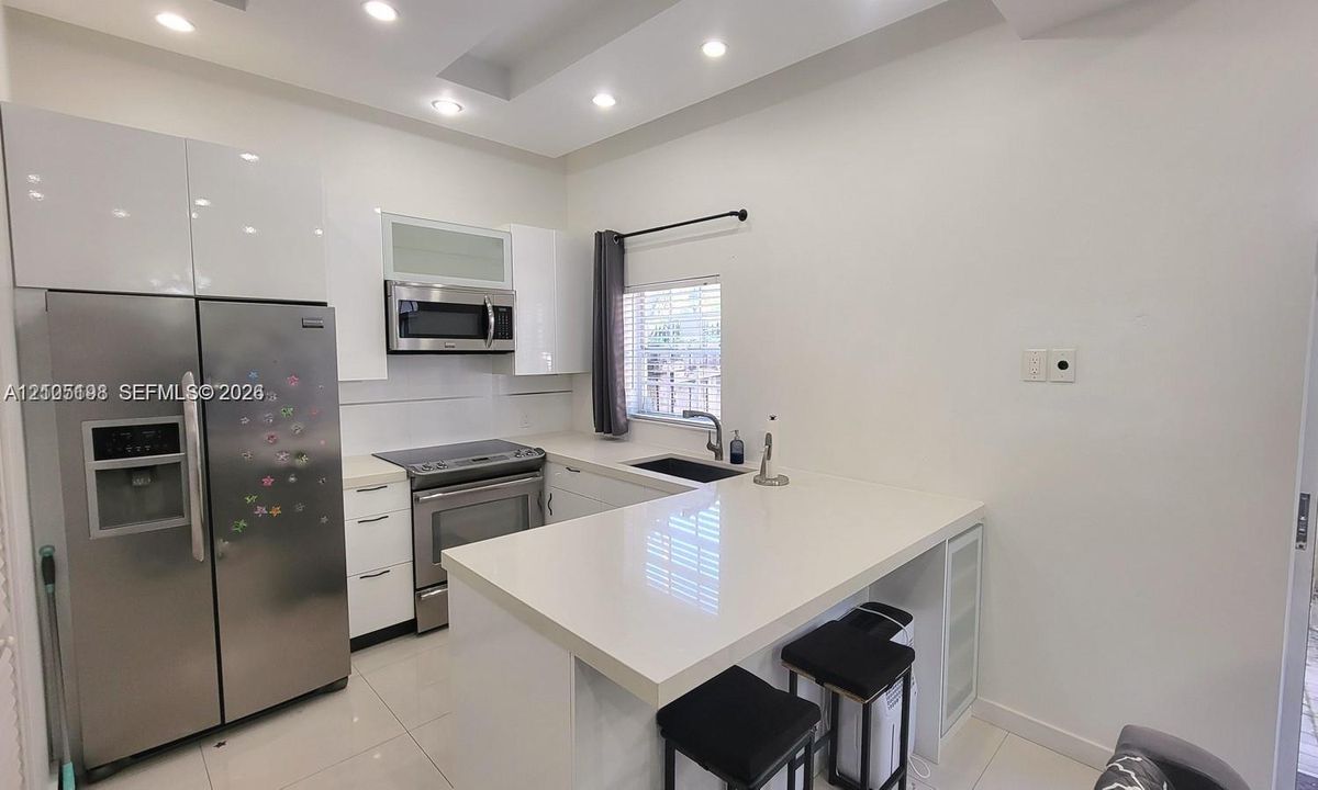 For Rent: $2,400 (1 beds, 1 baths, 530 Square Feet)
