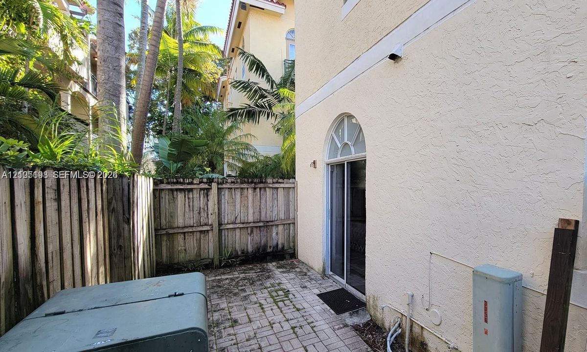 For Rent: $2,400 (1 beds, 1 baths, 530 Square Feet)
