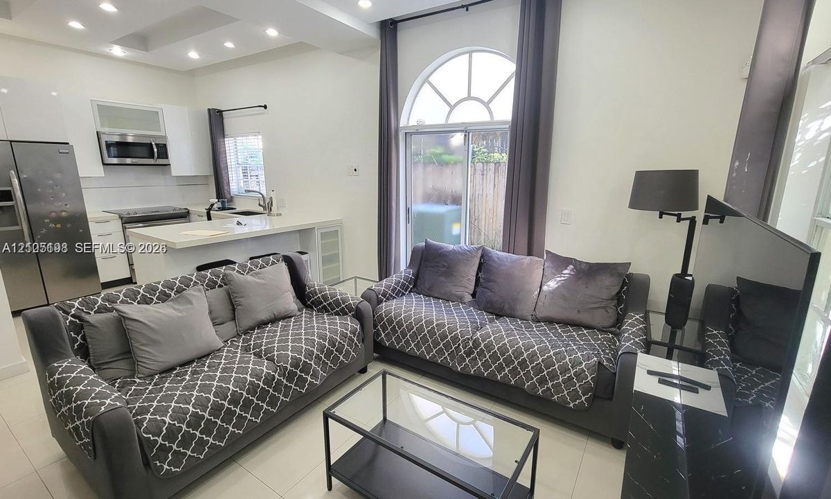 For Rent: $2,400 (1 beds, 1 baths, 530 Square Feet)
