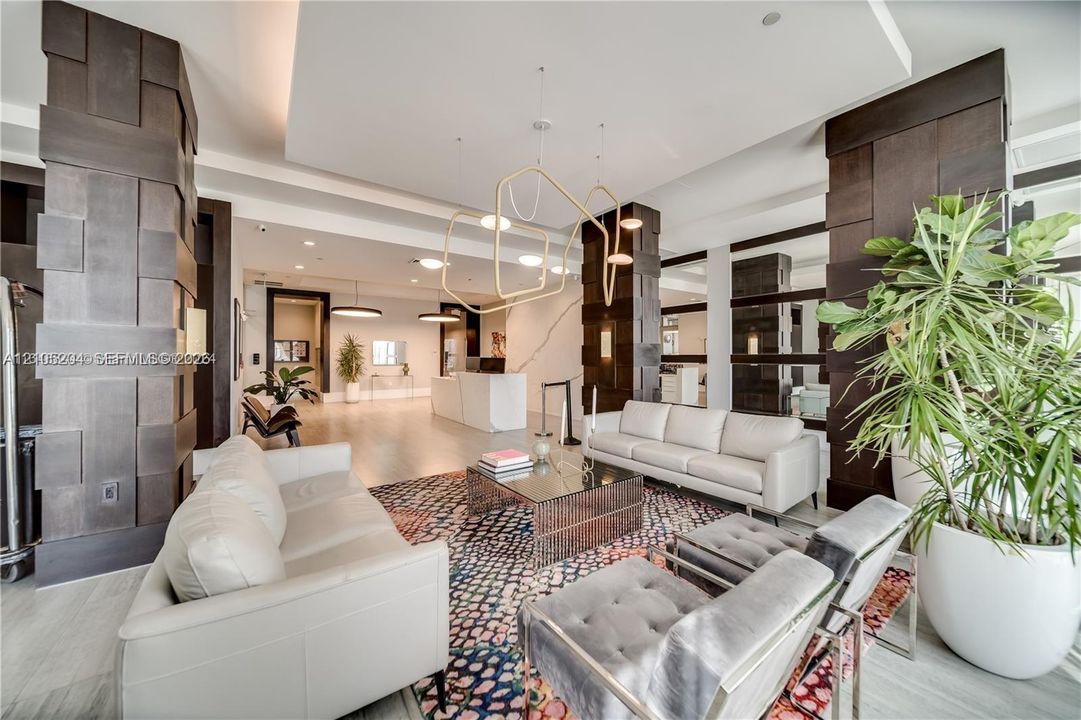 For Rent: $2,300 (2 beds, 1 baths, 1035 Square Feet)