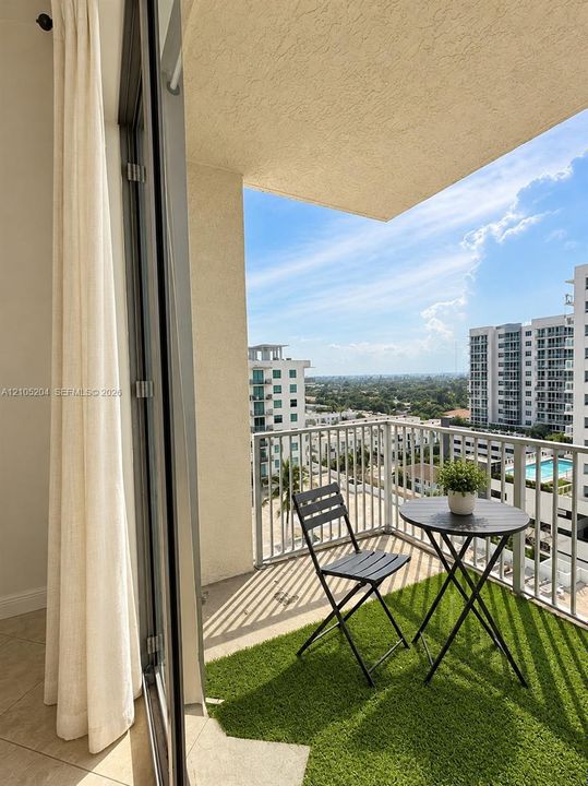 For Rent: $2,300 (2 beds, 1 baths, 1035 Square Feet)