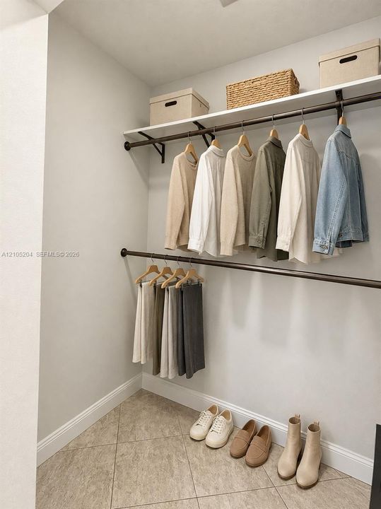 For Rent: $2,300 (2 beds, 1 baths, 1035 Square Feet)