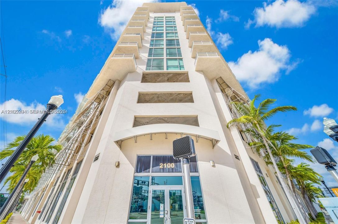 For Rent: $2,300 (2 beds, 1 baths, 1035 Square Feet)