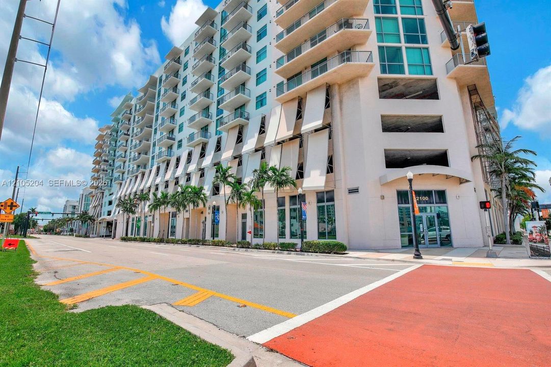 For Rent: $2,300 (2 beds, 1 baths, 1035 Square Feet)