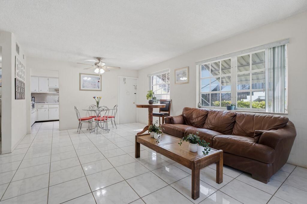 beatriz dining living area