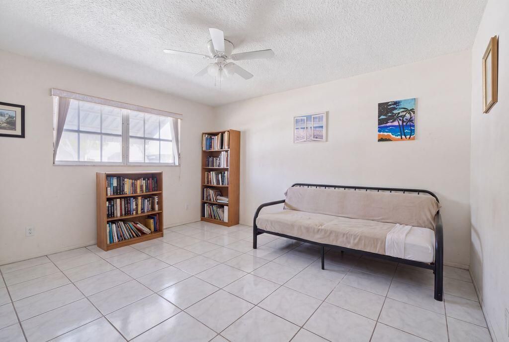 beatriz second bedroom