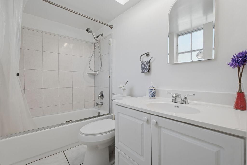 beatriz master bath