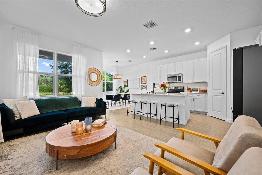 LIVING ROOM/KITCHEN/DINING ROOM