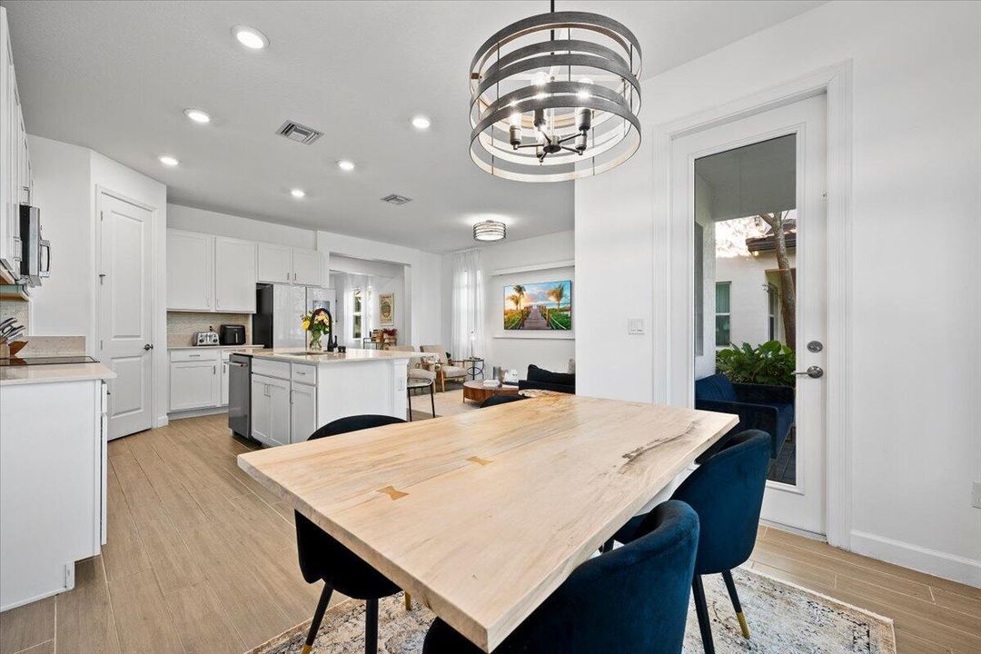 FORMAL DINING AREA
