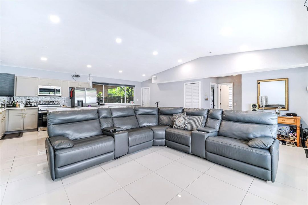 En Venta: $565,000 (3 camas, 2 baños, 1280 Pies cuadrados)