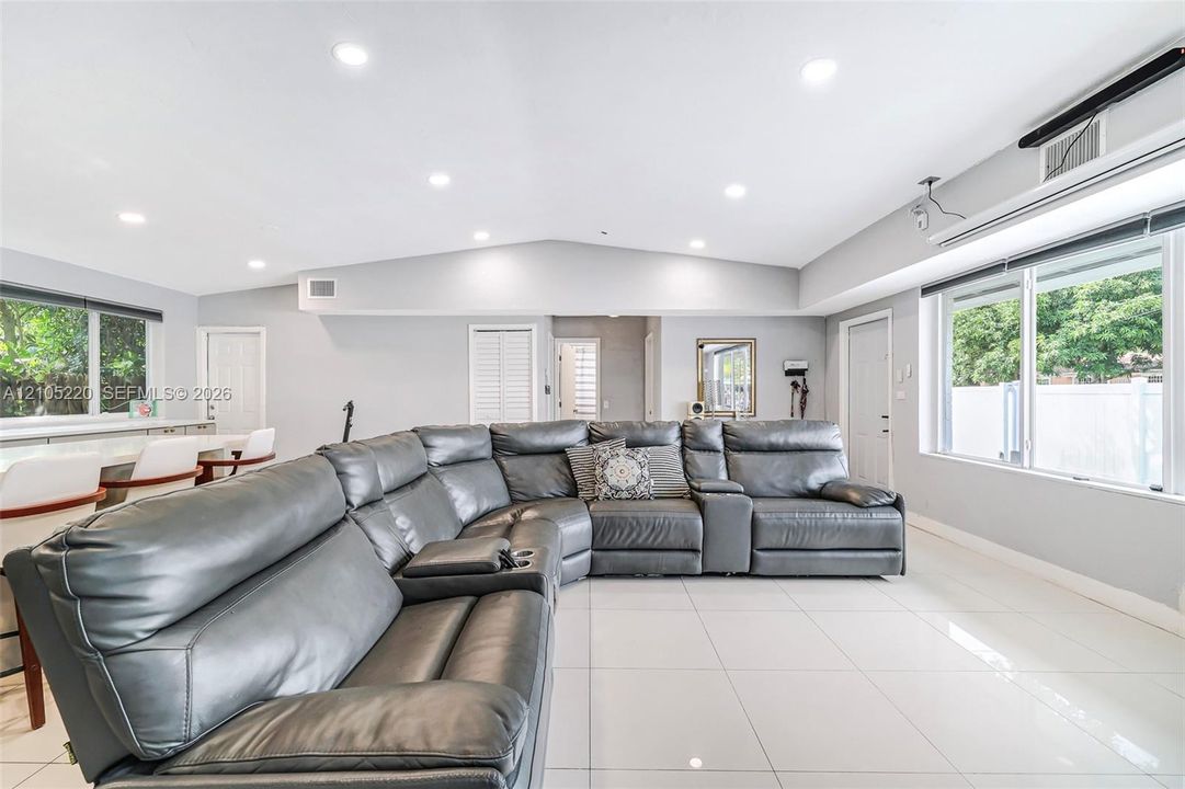En Venta: $565,000 (3 camas, 2 baños, 1280 Pies cuadrados)
