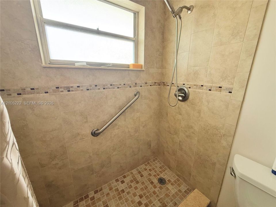 For Sale: $130,000 (1 beds, 1 baths, 830 Square Feet)