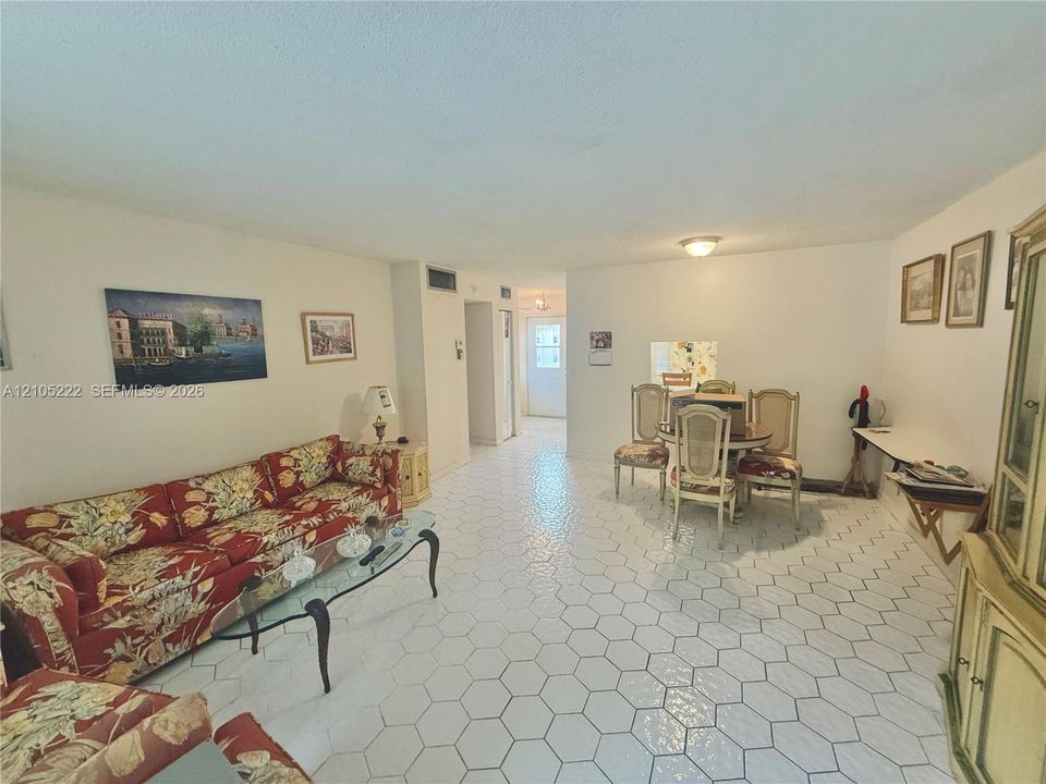 For Sale: $130,000 (1 beds, 1 baths, 830 Square Feet)