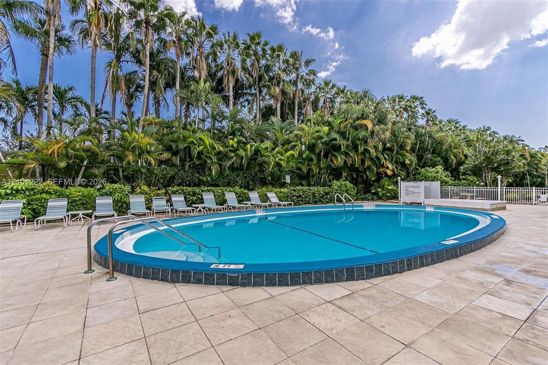 For Sale: $130,000 (1 beds, 1 baths, 830 Square Feet)