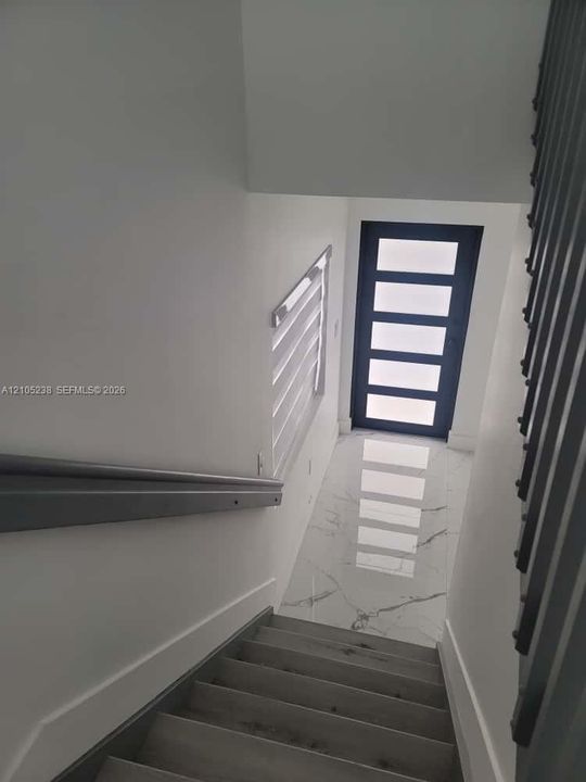 For Rent: $2,500 (2 beds, 2 baths, 1800 Square Feet)
