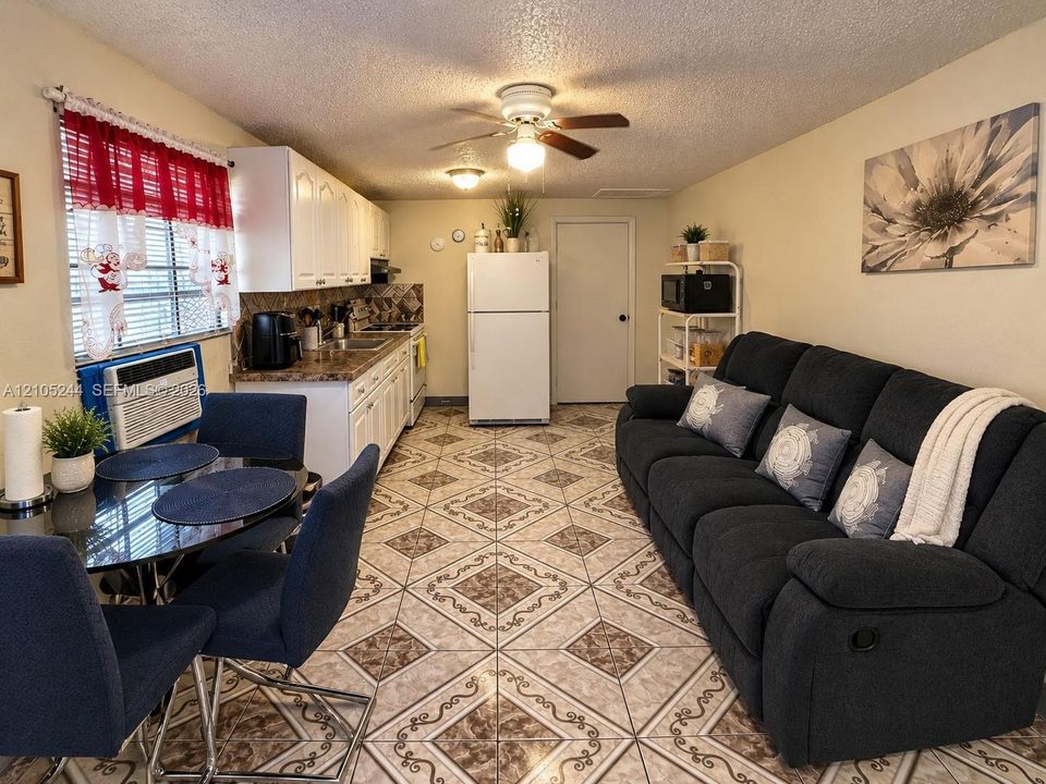En Venta: $399,900 (2 camas, 2 baños, 551 Pies cuadrados)