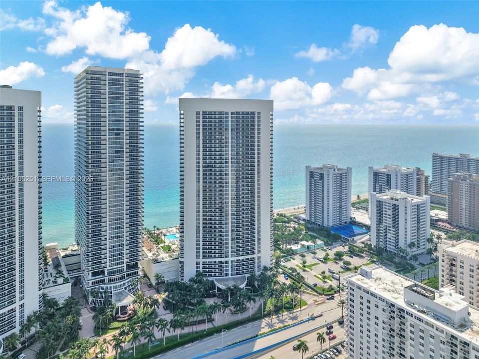 待售: $640,000 (2 贝兹, 1 浴室, 1086 平方英尺)