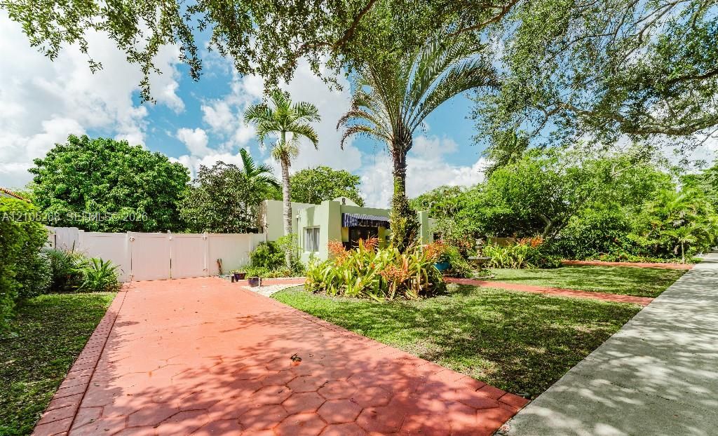 For Sale: $950,000 (3 beds, 2 baths, 1680 Square Feet)