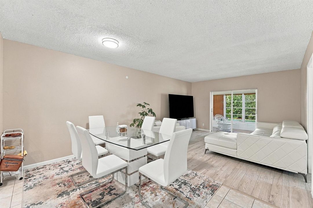 1117 Lake Ter 112 - Living/Dining
