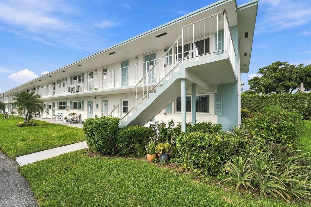 1117 Lake Ter 112 - Front Bldg