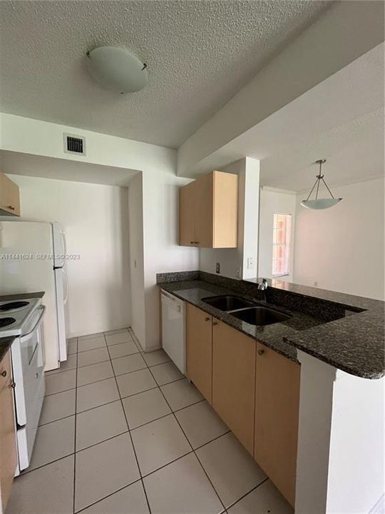2492 KITCHEN 107 -2