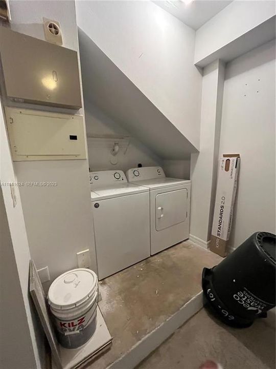 2492 LAUNDRY 107