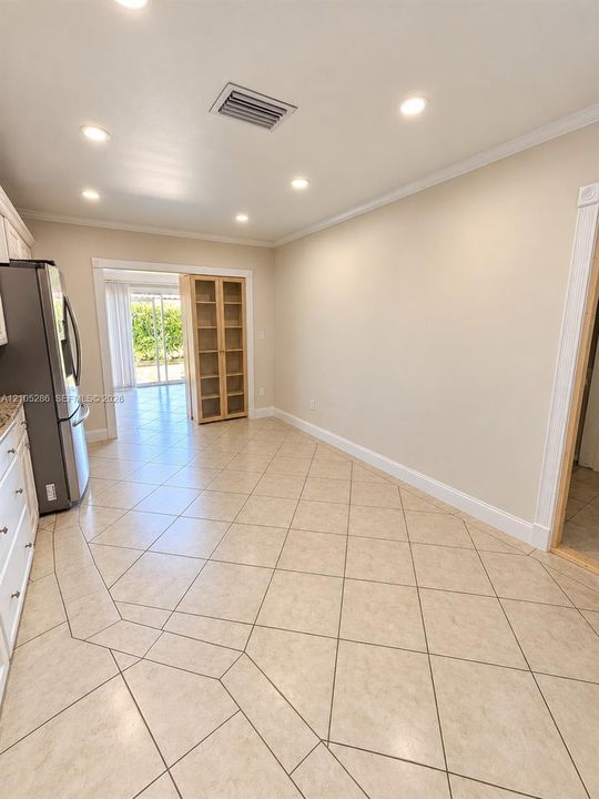 For Rent: $2,500 (2 beds, 1 baths, 3260 Square Feet)