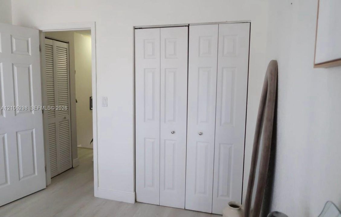 White bi-fold closet doors with round chrome hardware