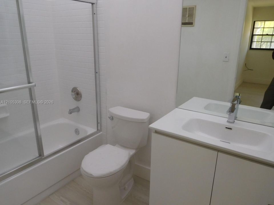 В аренду: $2,100 (2 спален, 2 ванн, 907 Квадратных фут)