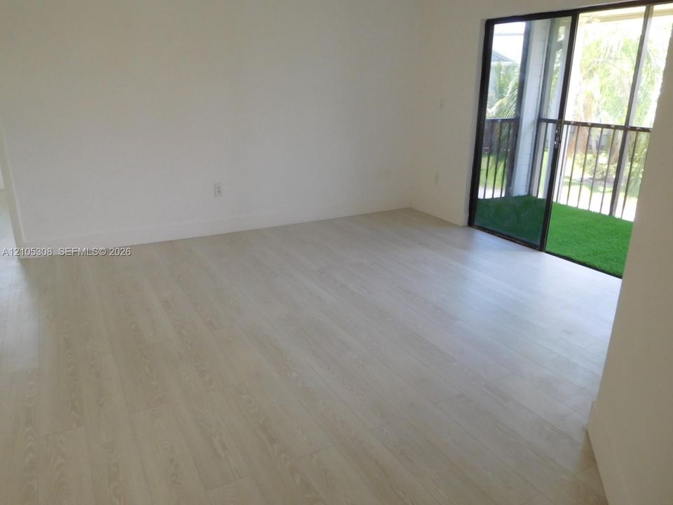 В аренду: $2,100 (2 спален, 2 ванн, 907 Квадратных фут)
