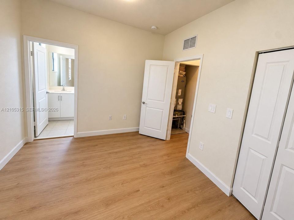 For Rent: $3,300 (3 beds, 3 baths, 1332 Square Feet)