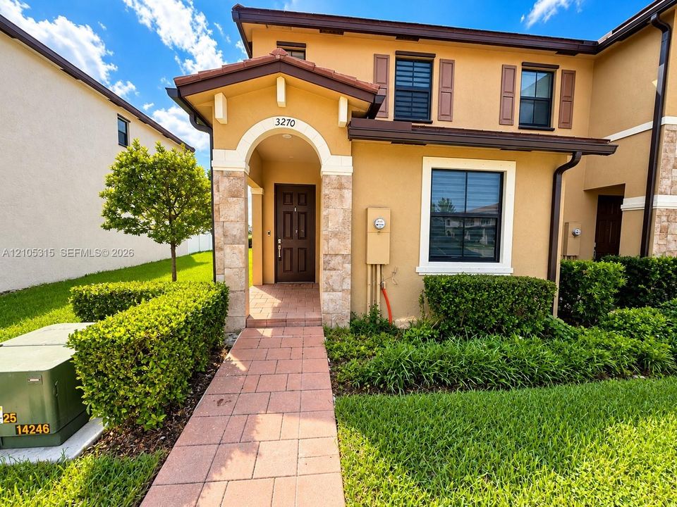 For Rent: $3,300 (3 beds, 3 baths, 1332 Square Feet)