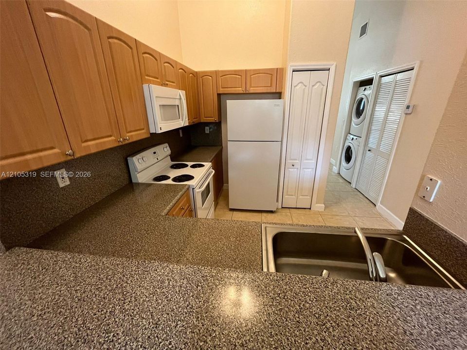 В аренду: $2,000 (3 спален, 2 ванн, 1076 Квадратных фут)