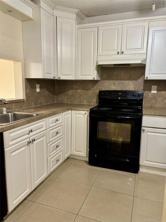 For Sale: $125,000 (1 beds, 1 baths, 830 Square Feet)
