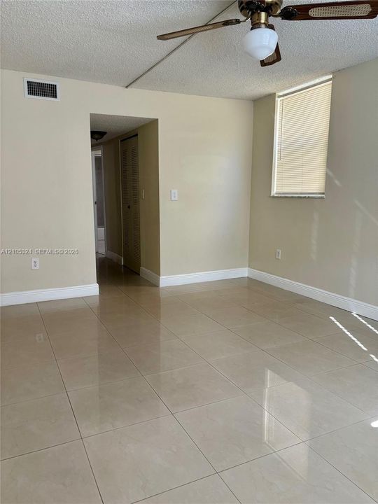 For Sale: $125,000 (1 beds, 1 baths, 830 Square Feet)