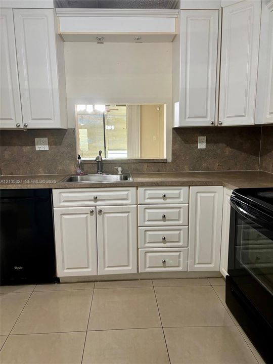 For Sale: $125,000 (1 beds, 1 baths, 830 Square Feet)