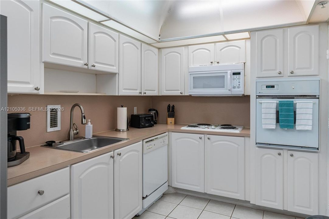В аренду: $4,200 (2 спален, 2 ванн, 1328 Квадратных фут)