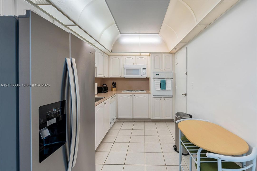 В аренду: $4,200 (2 спален, 2 ванн, 1328 Квадратных фут)