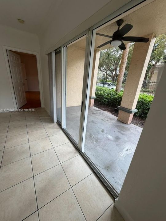 В аренду: $2,700 (2 спален, 2 ванн, 1080 Квадратных фут)