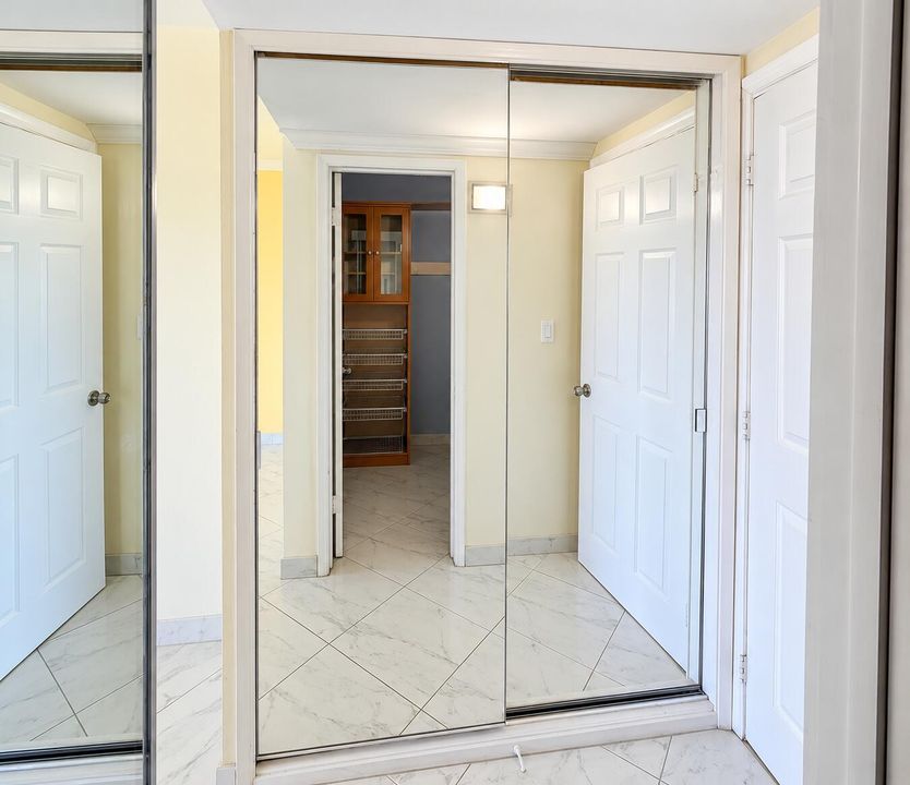 Mirrored bedroom closet