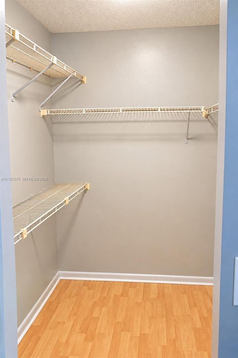 В аренду: $2,150 (2 спален, 2 ванн, 835 Квадратных фут)