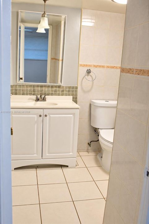 В аренду: $2,150 (2 спален, 2 ванн, 835 Квадратных фут)