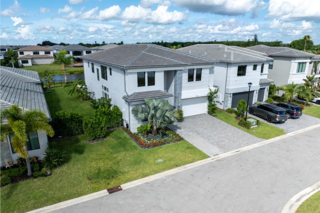20027 Hirono Ln